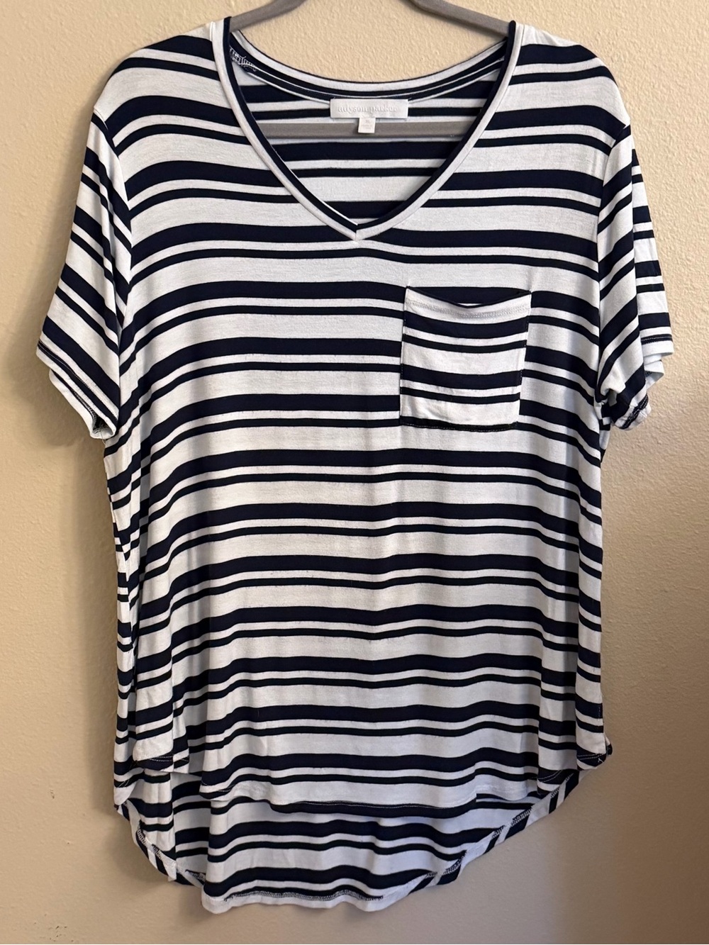Adyson Parker Navy & White V-Neck Striped Pocket Tee Size XL